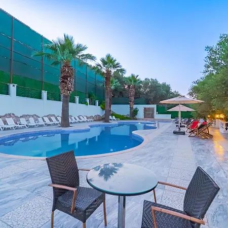 Sahara Aqua Halal Hotel 4*